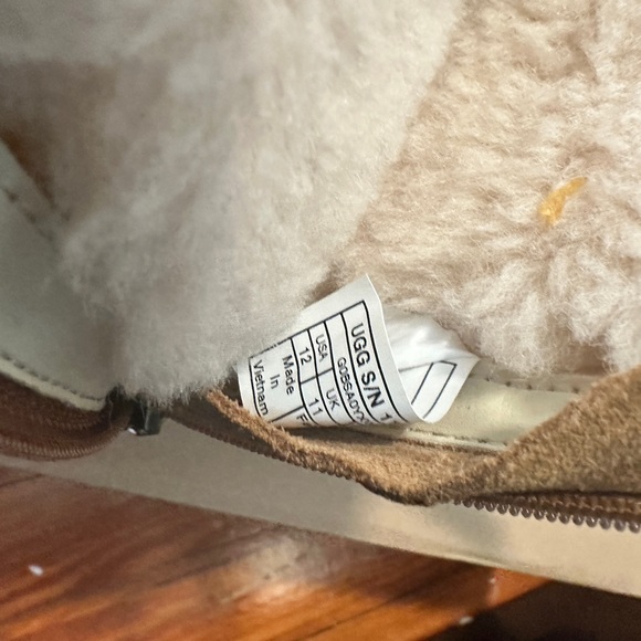 Little Kid’s Ugg - Picture 2 of 7